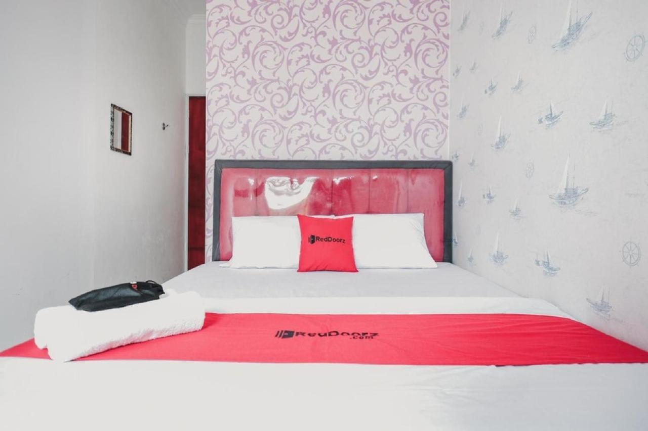 Отель Reddoorz Near Nagoya Hill Batam 4 Jodoh  Экстерьер фото