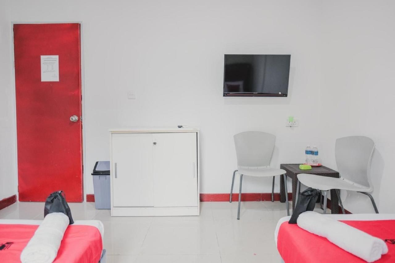 Отель Reddoorz Near Nagoya Hill Batam 4 Jodoh  Экстерьер фото