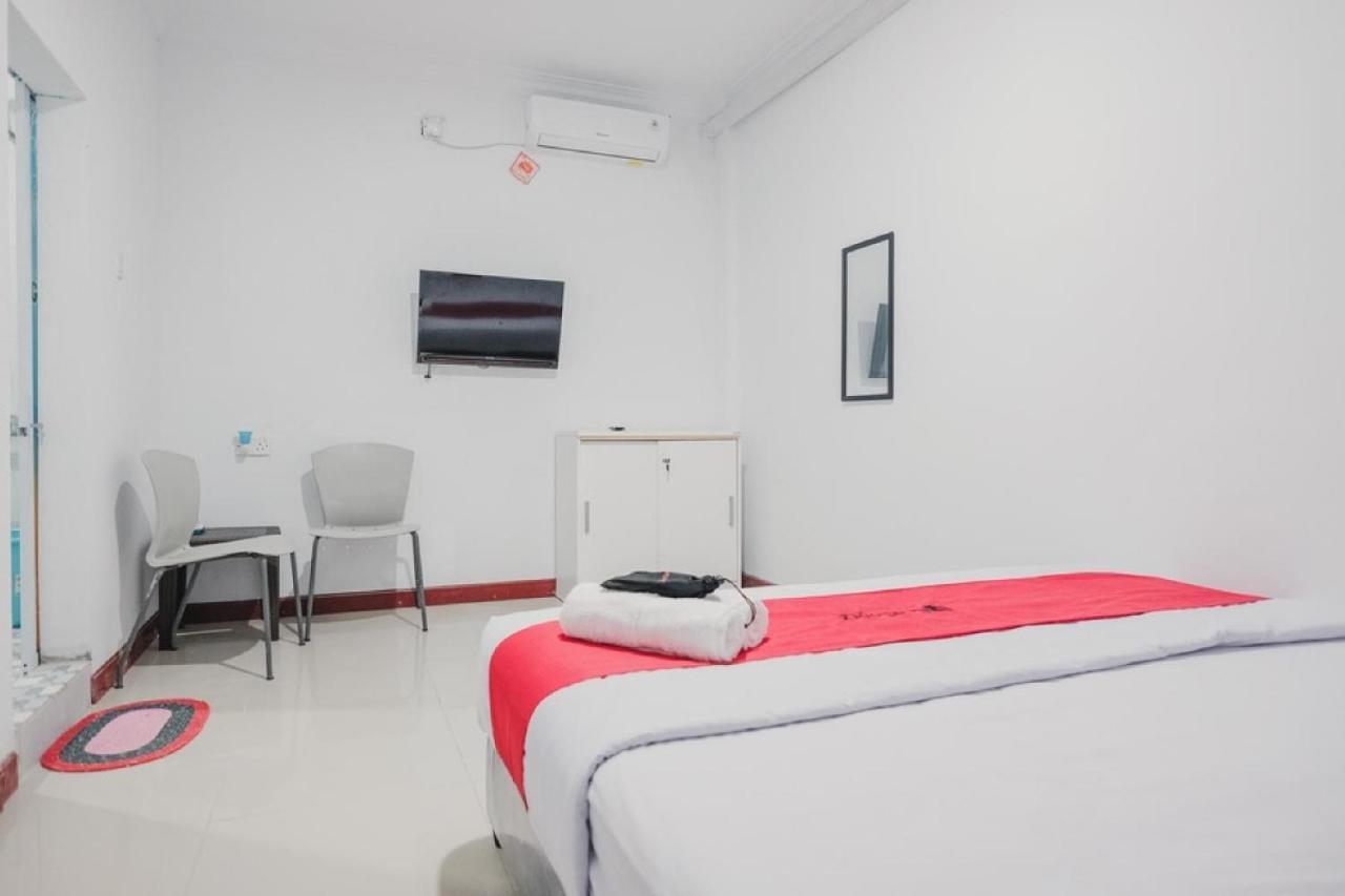 Отель Reddoorz Near Nagoya Hill Batam 4 Jodoh  Экстерьер фото
